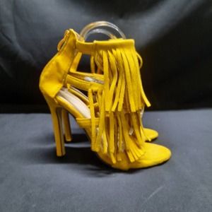 NWOB Party Shoe Queen Mustard Suede Fringe Stiletto 7.5